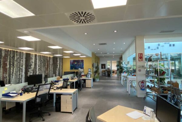 ¿Por qué Montajes Delsaz está ubicado en Alcobendas?